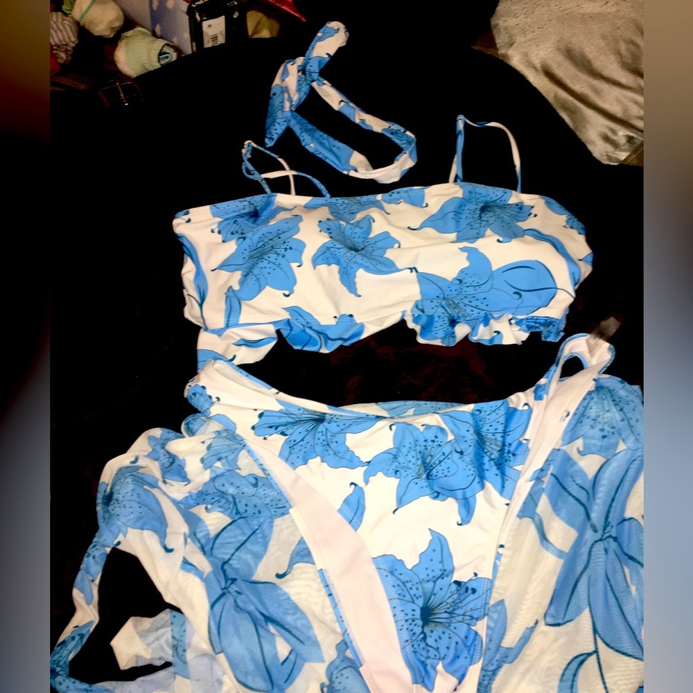 Shein 4 pc bikini with wrap/ sarong and matching headband. White & blue print.